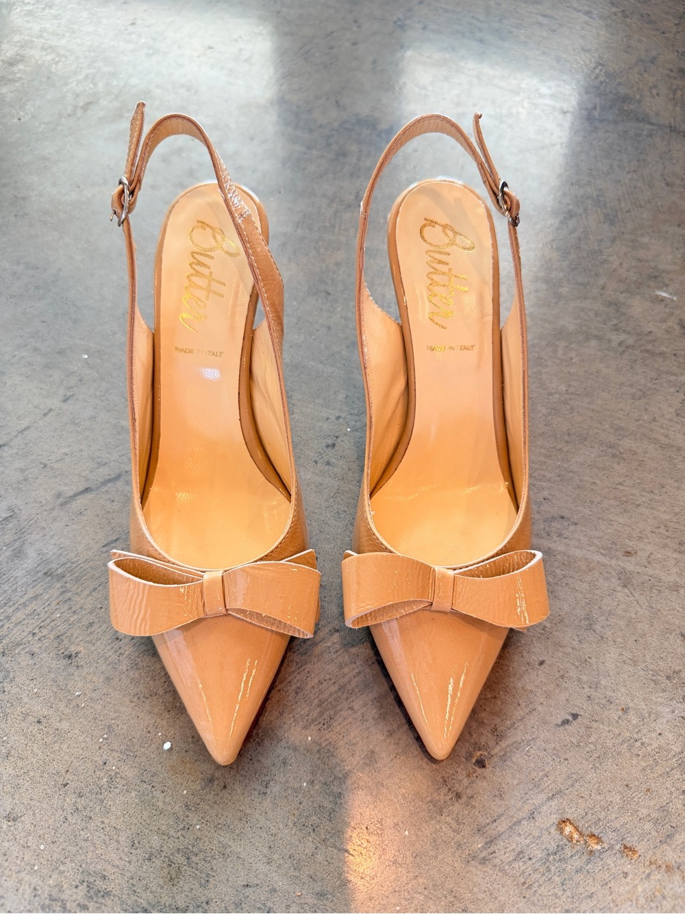 Butter Shoes Nude Patent Leather Bow Slingback Pumps Size 7.5 Made in Italy 🇮🇹